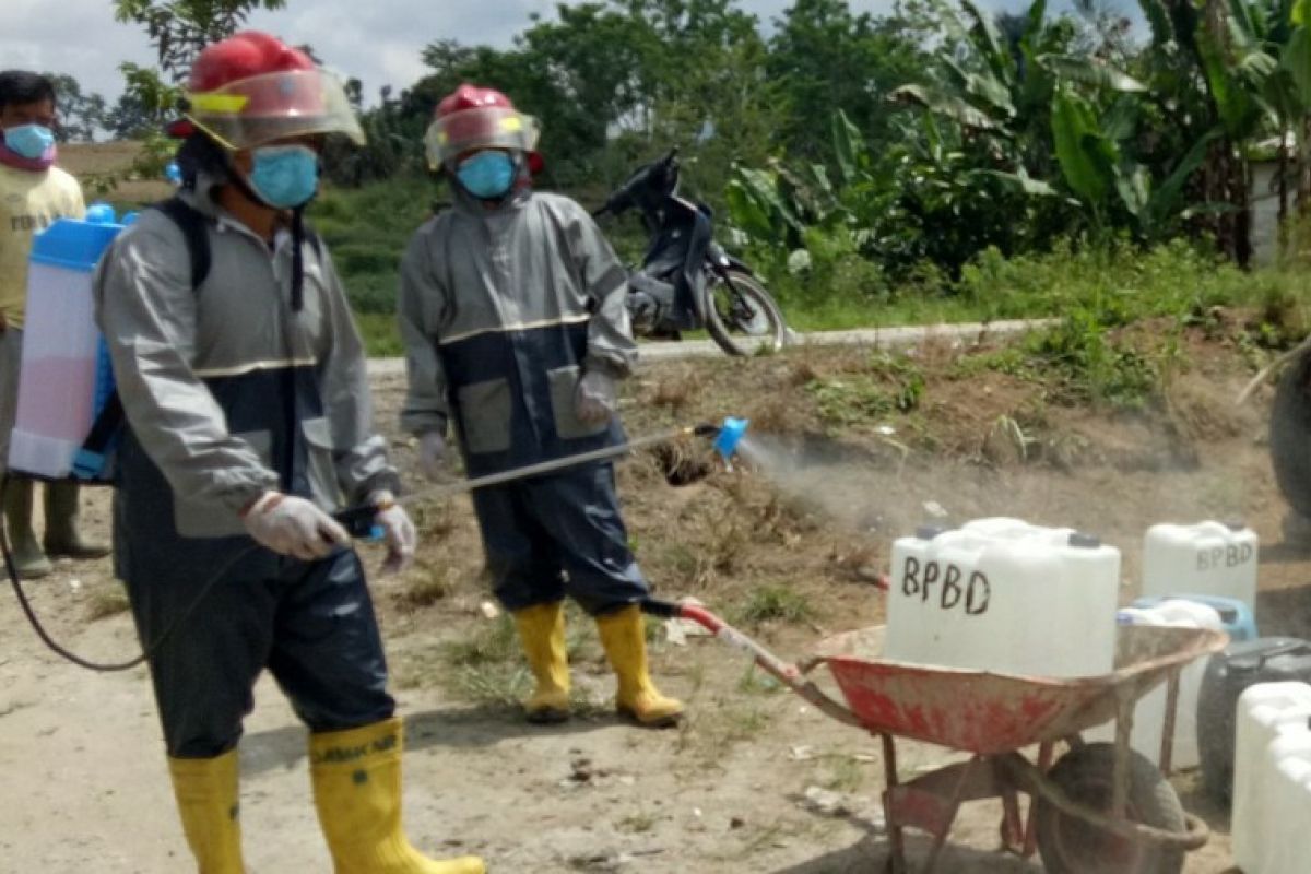 Pemkab Simalungun bagikan air bersih kepada warga Nagori Bangun Pane