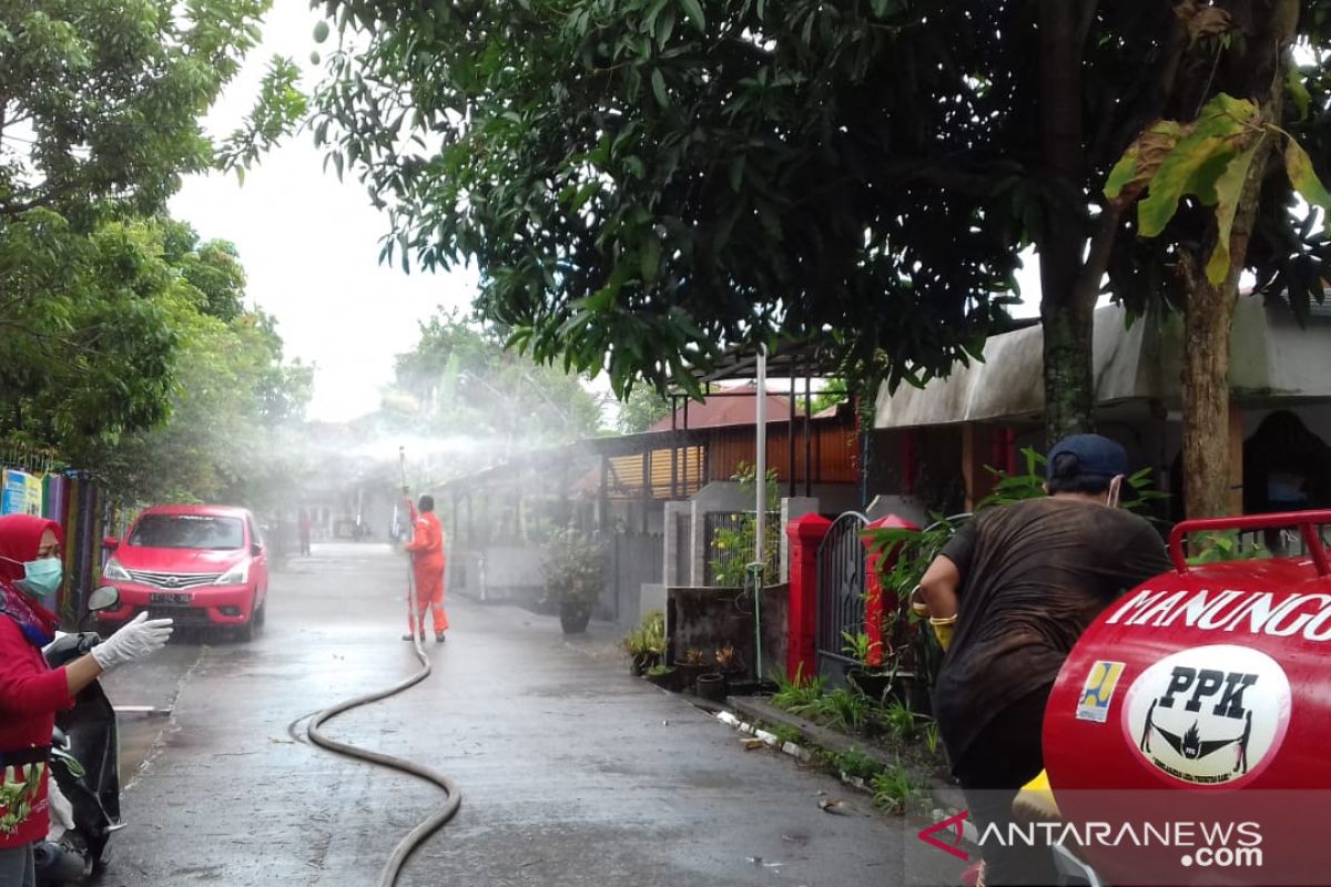 Warga Samarinda iuran untuk semprot disinfektan cegah COVID-19