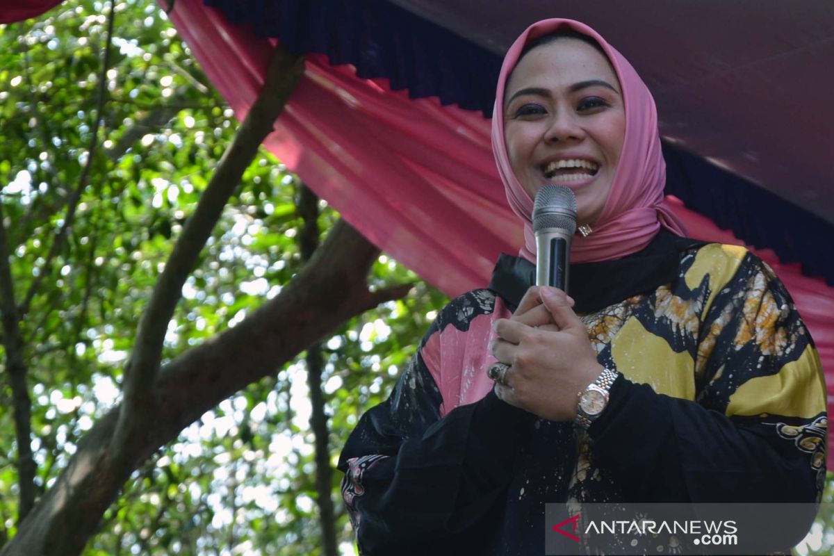 Tempat isolasi Bupati Karawang Cellica Nurrachadiana dipindah ke RSUD