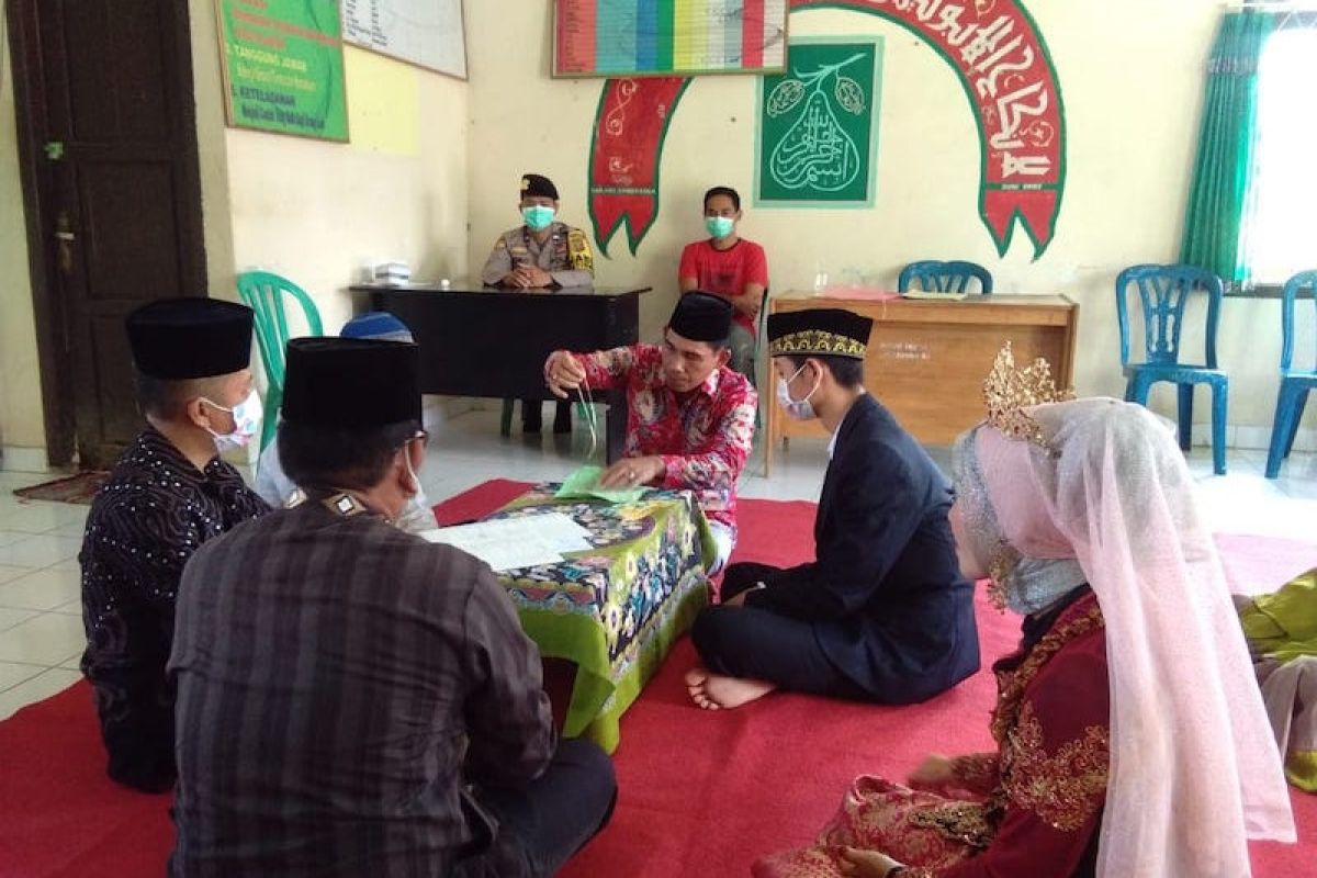 Pasangan pengantin di Musi Banyuasin pilih akad nikah di KUA