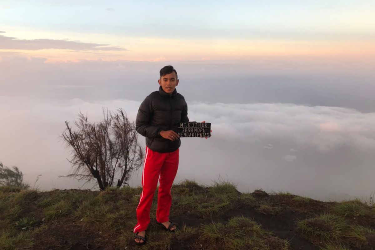 Tak ada kejuaraan, pembalap ini camping di gunung jadi pelampiasan