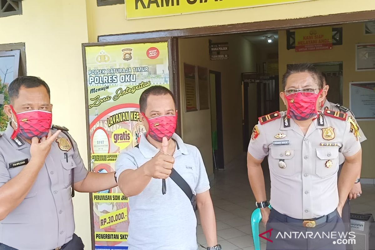 Polres Ogan Komering Ulu bagikan  masker kepada jurnalis