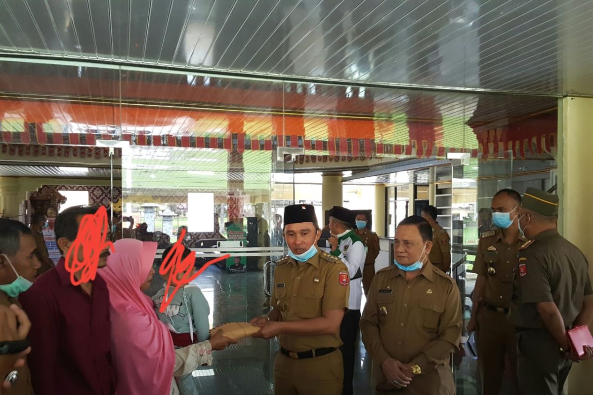 Bupati Parosil berikan bantuan kepada keluarga pasien COVID-19 asal Lampung Barat di Jakarta
