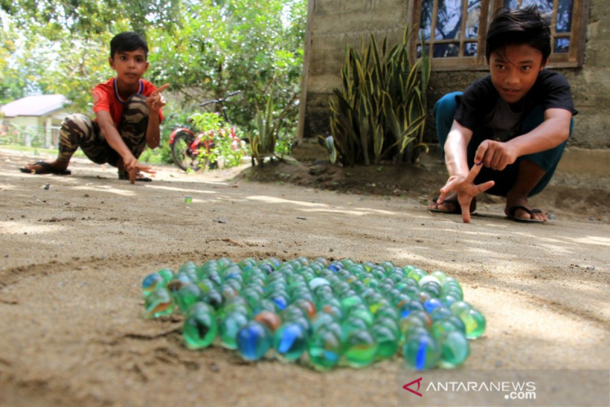 Permainan kelereng tradisional