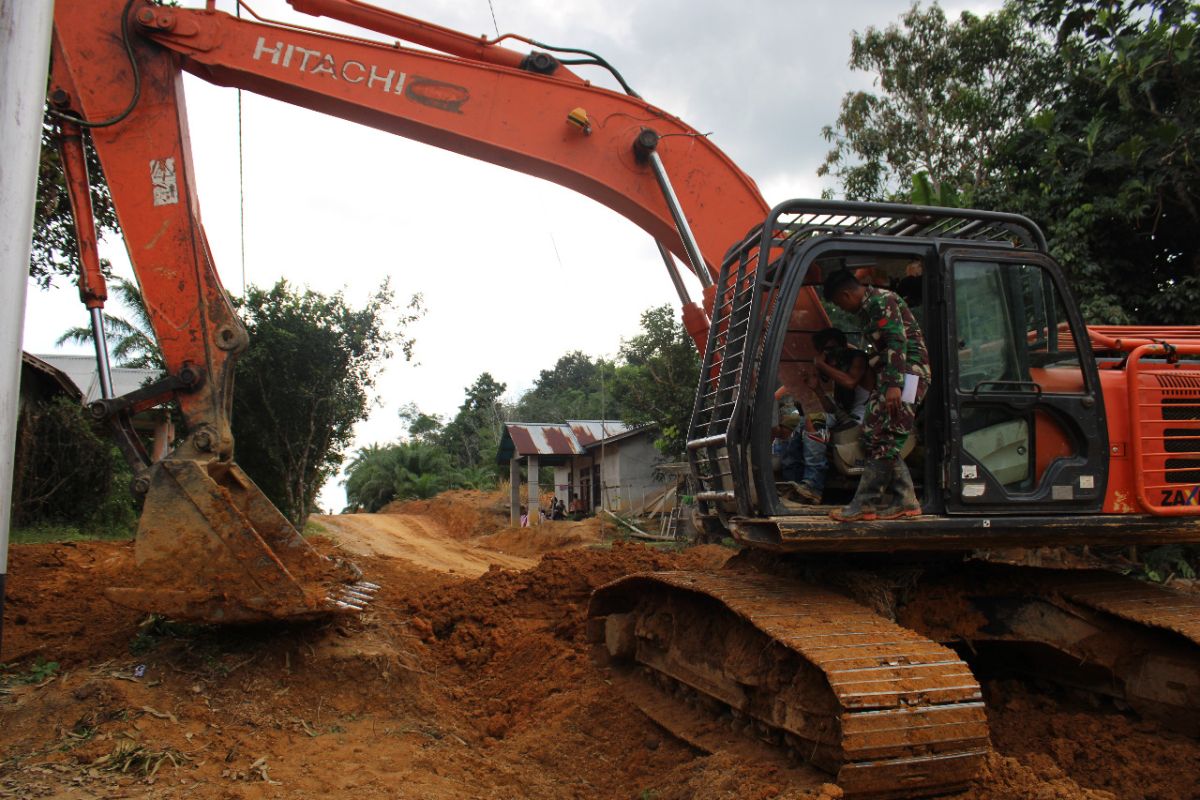 Pekerjaan jalan diawasi intensif Prajurit TMMD