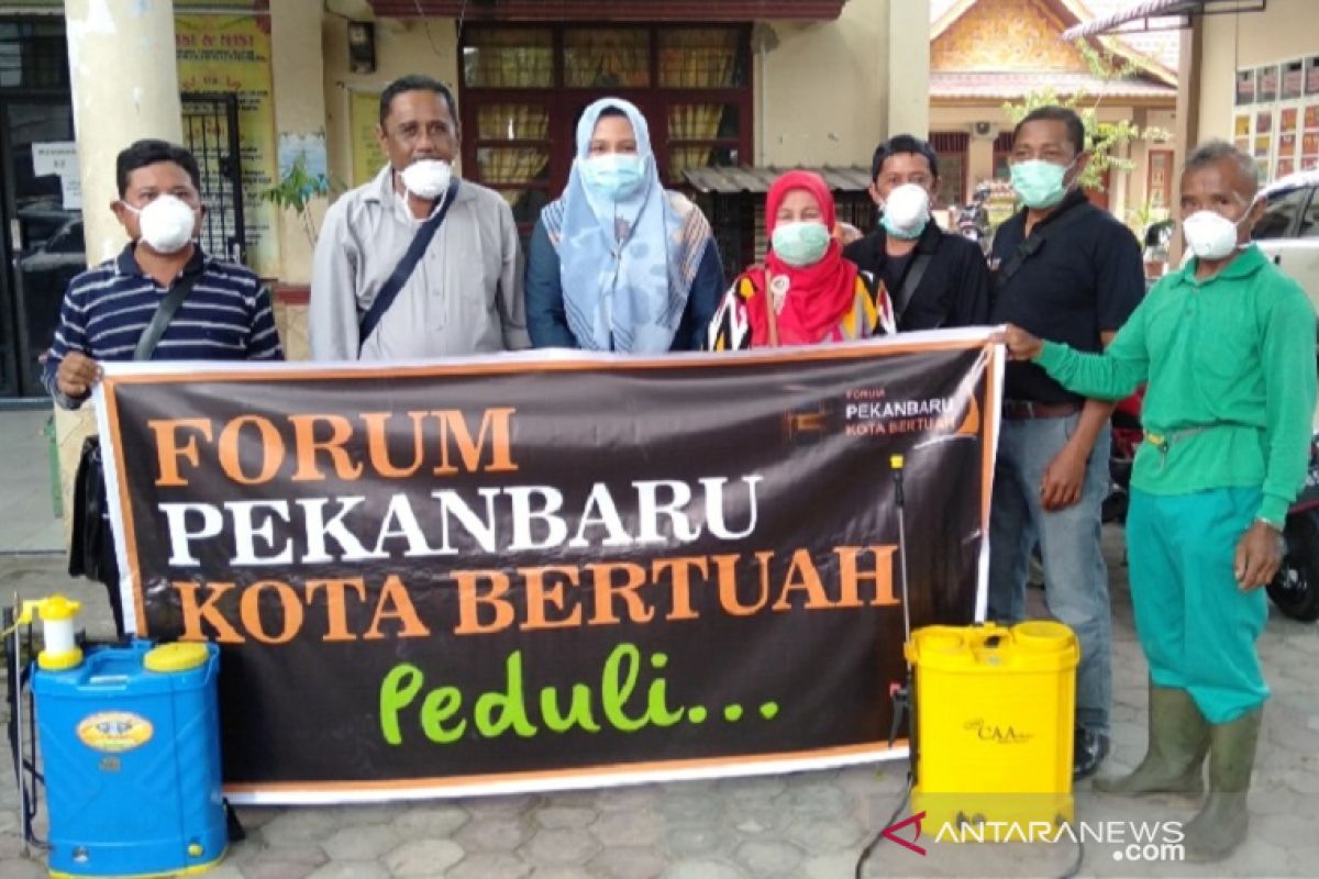 Lawan Corona, Grup Pekanbaru Kota Bertuah semprotkan disinfektan