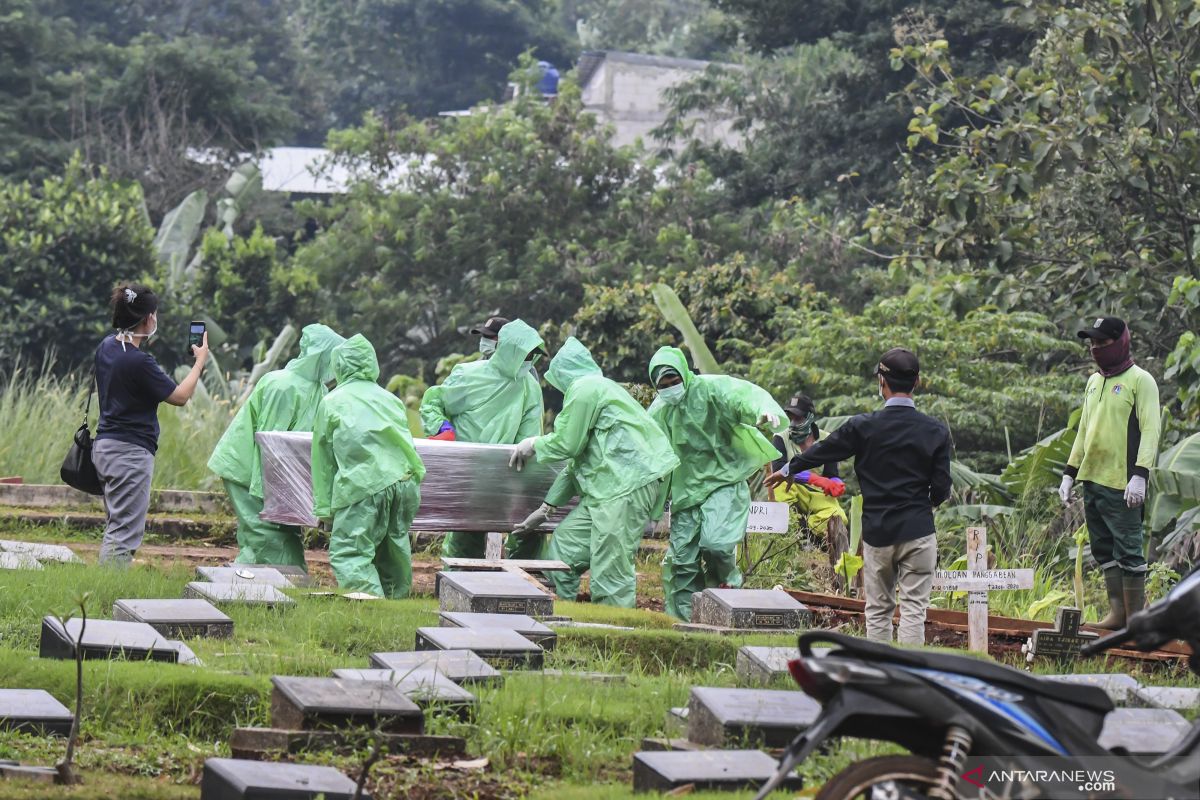 Jakarta mengkhawatirkan, Anies sebut 283 jenazah dimakamkan dengan protokol COVID-19