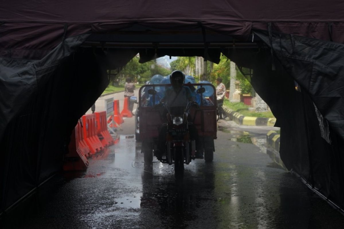 Padang Panjang adakan penyemprotan disinfektan massal, atasi COVID-19