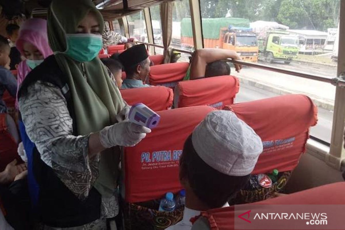 Antisipasi Corona, sopir diminta turunkan penumpang bus tak bermasker