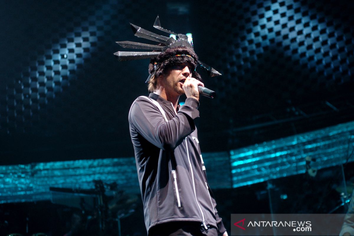 Jamiroquai rombak lagu David Bowie jadi "Lockdown" tentang COVID-19