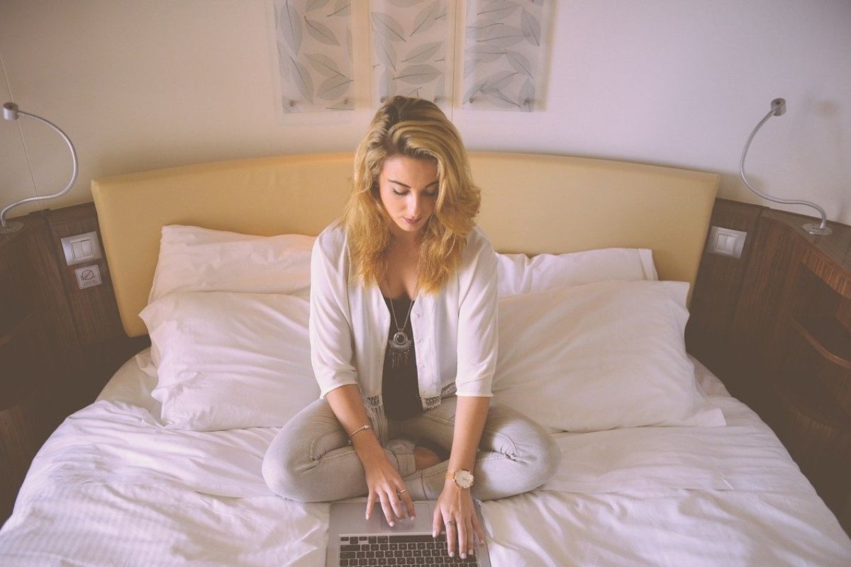 Jangan kerja di atas tempat tidur saat 'work from home'