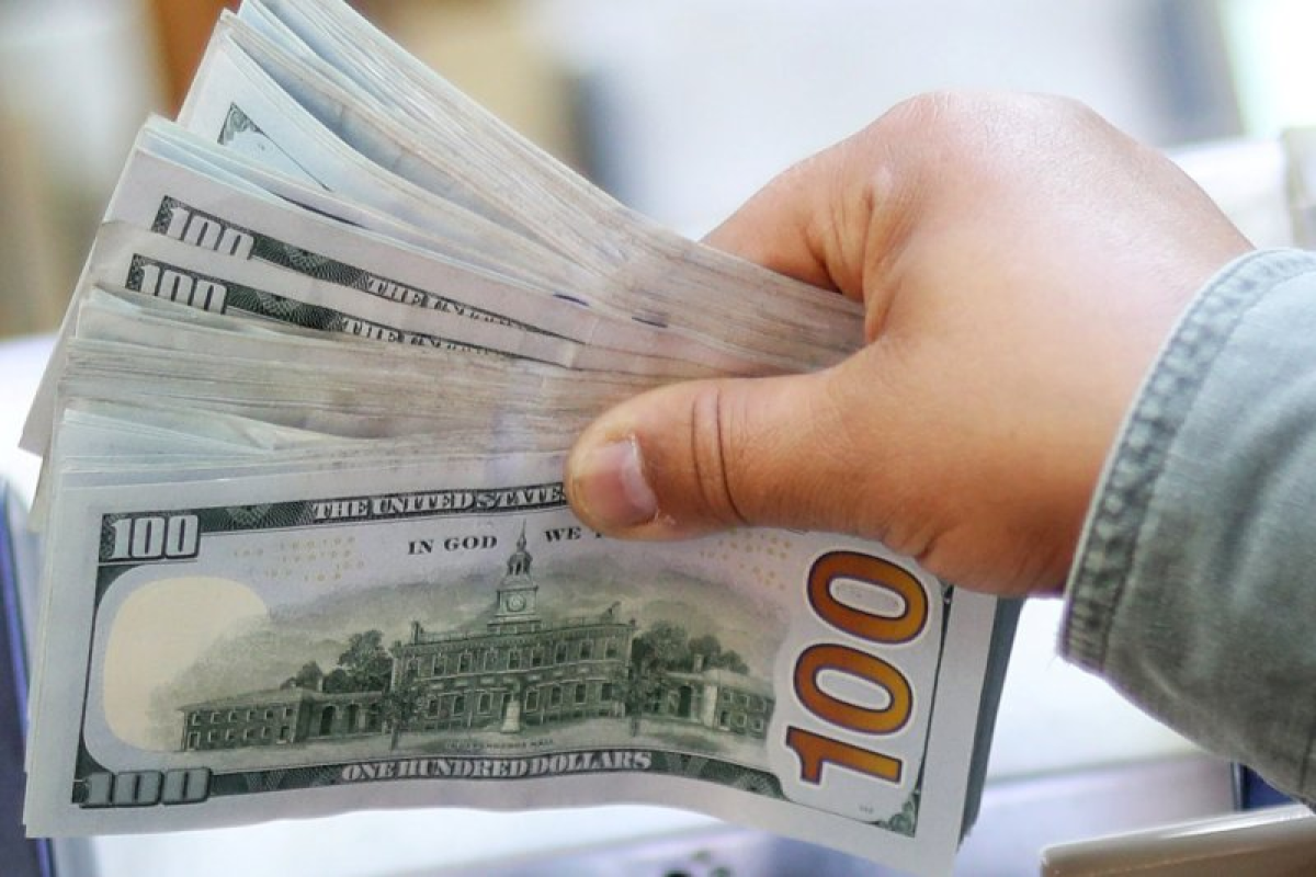 Dolar AS  jatuh akibat aksi ambil untung  jelang data penggajian AS