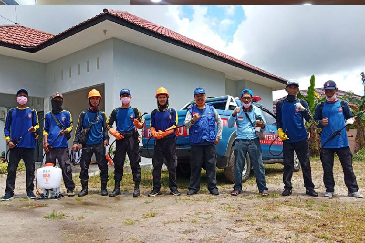 Dinsos Kalteng semprot sejumlah pemukiman cegah penyebaran COVID-19