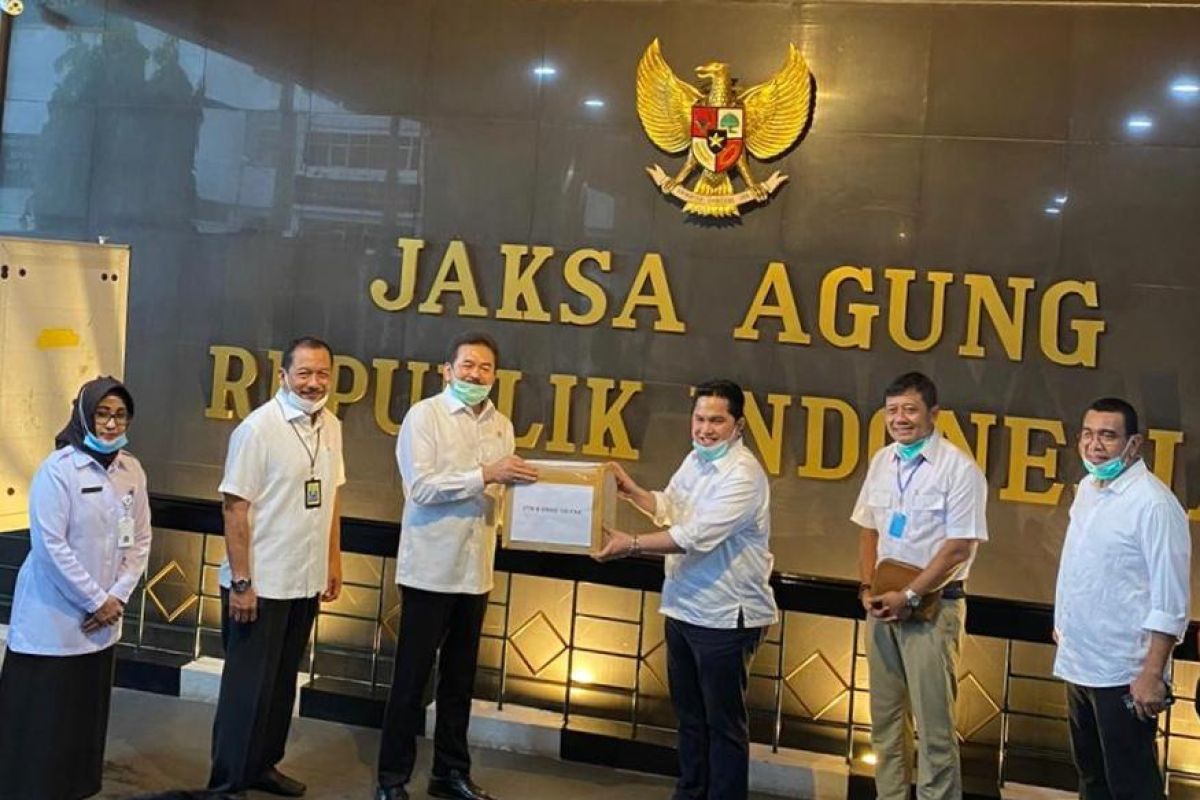 Menteri BUMN menyerahkan bantuan APD untuk RSU Adhyaksa Jakarta