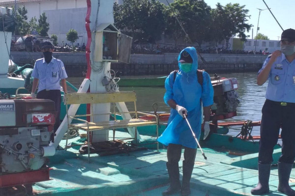 Operasional pelabuhan perikanan sesuai protokol pencegahan COVID