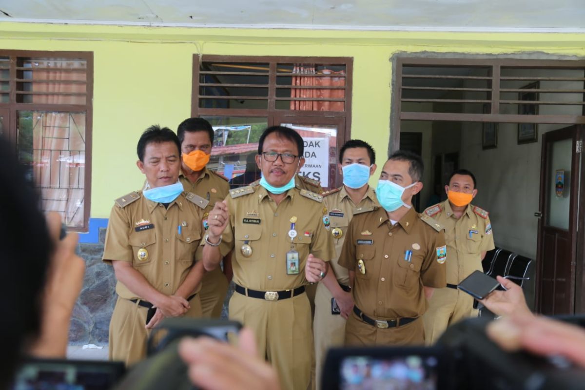 Bupati Pesisir Barat minta pendatang wajib lapor ke aparat desa antisipasi COVID-19