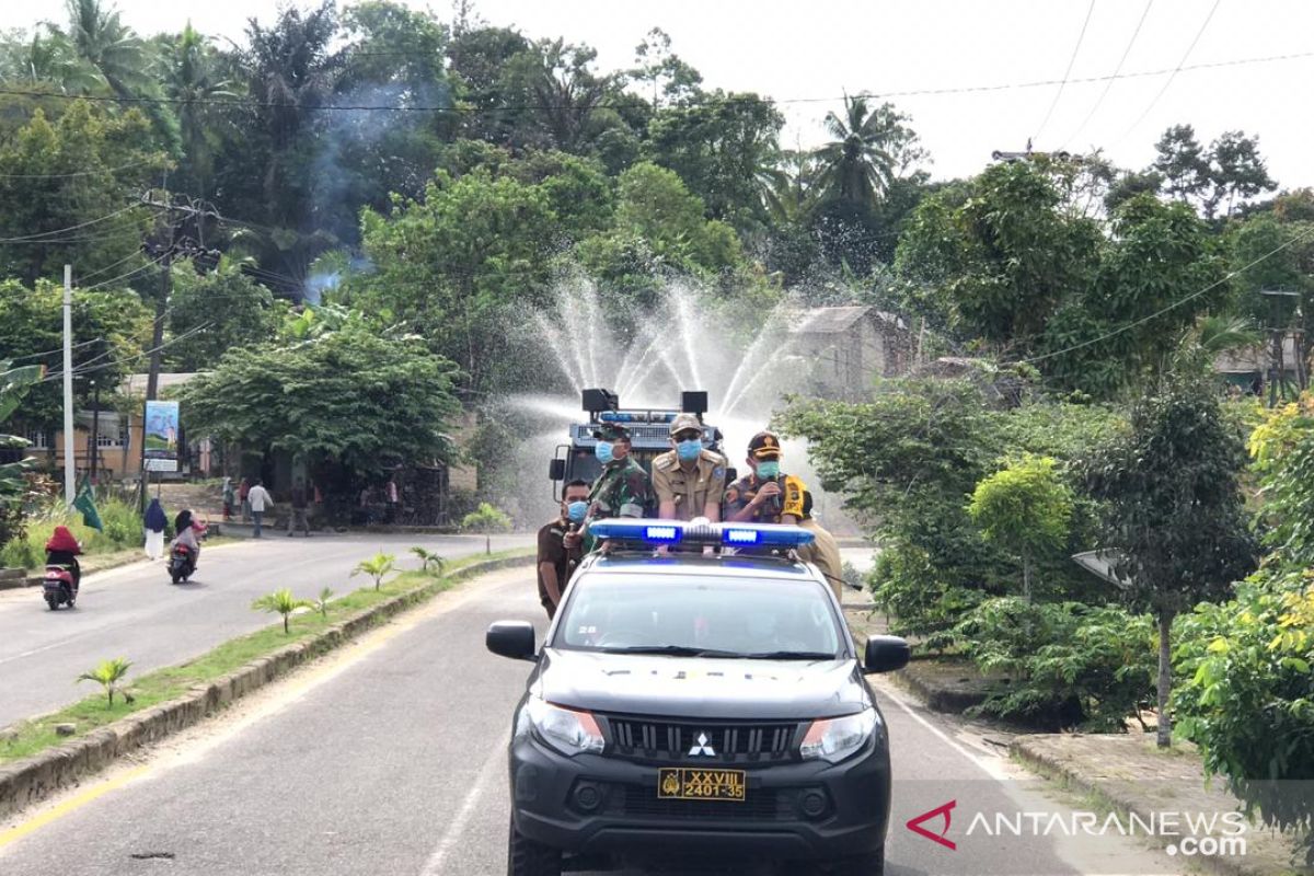 Tim gabungan Bangka Barat semprotkan disinfektan di seluruh kecamatan