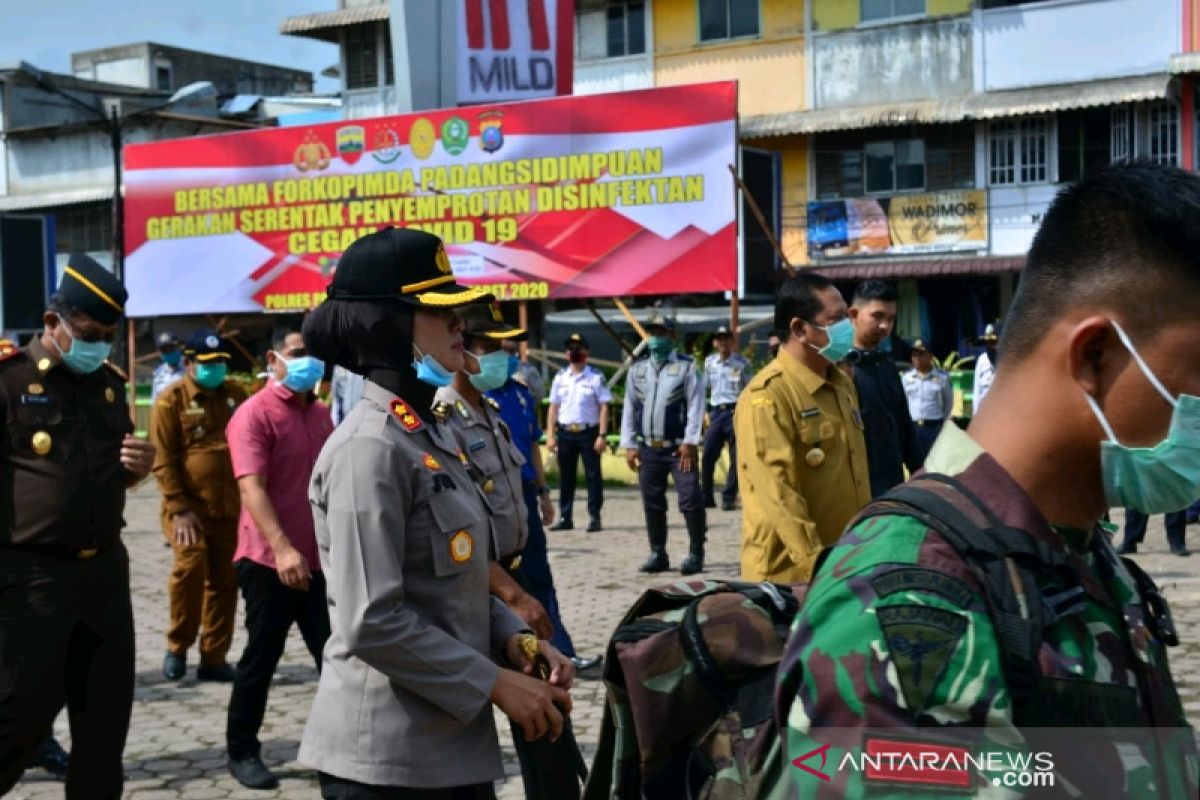 Forkompinda kembali lakukan penyemprotan disinfektan di enam titik Padangsidimpuan