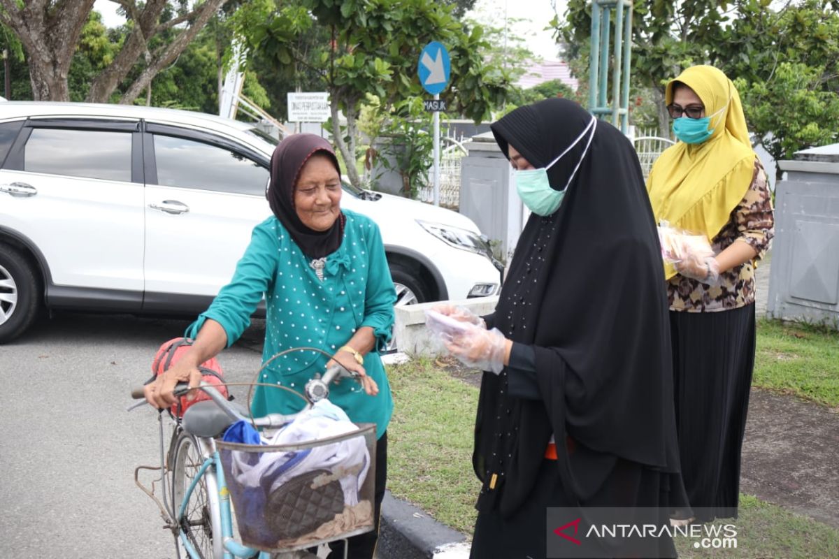 Kepedulian Rasidah pada pedagang depan Istana Siak