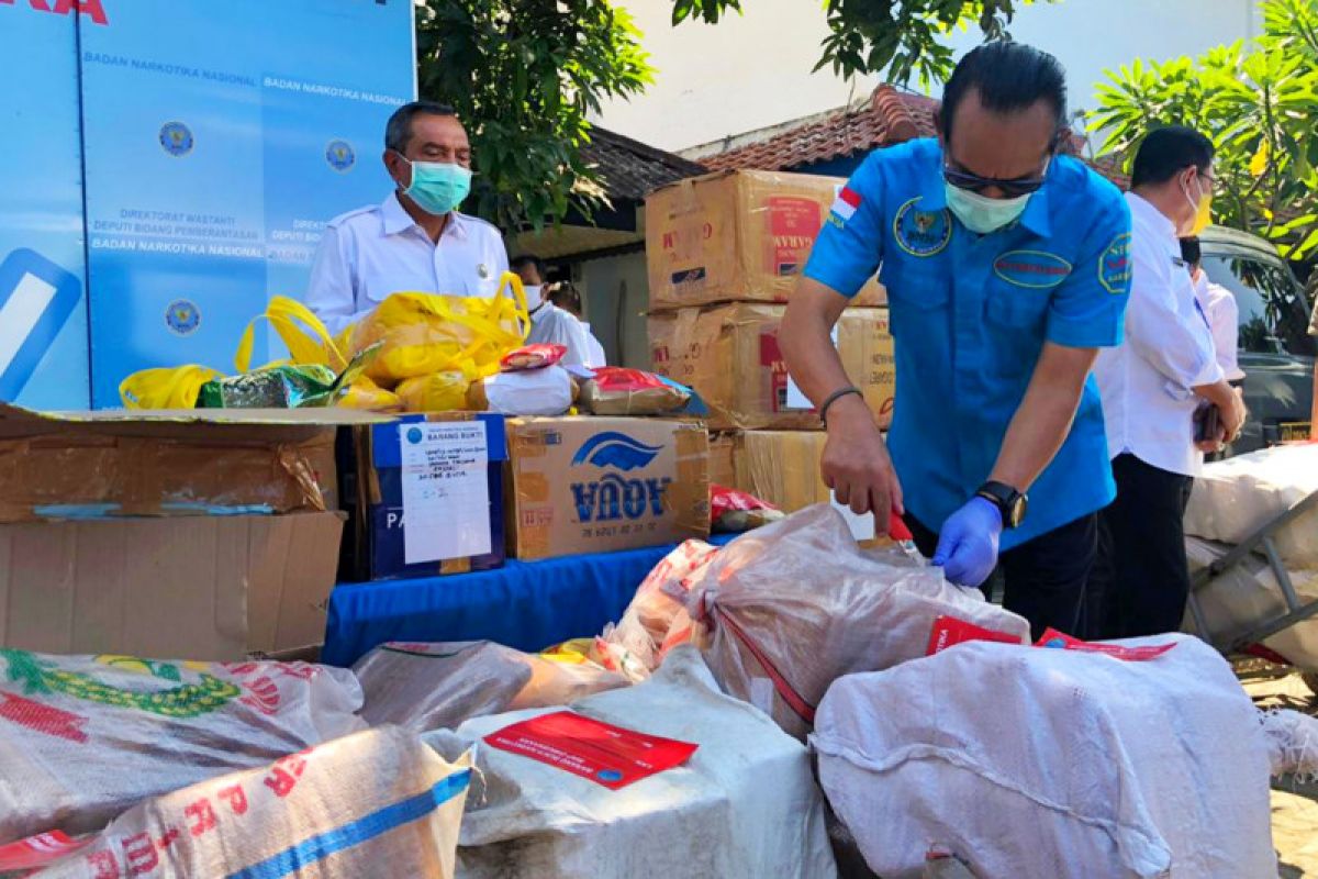 Indonesia's BNN destroys 1.3 tons cannabis, 86.95 kg crystal meth