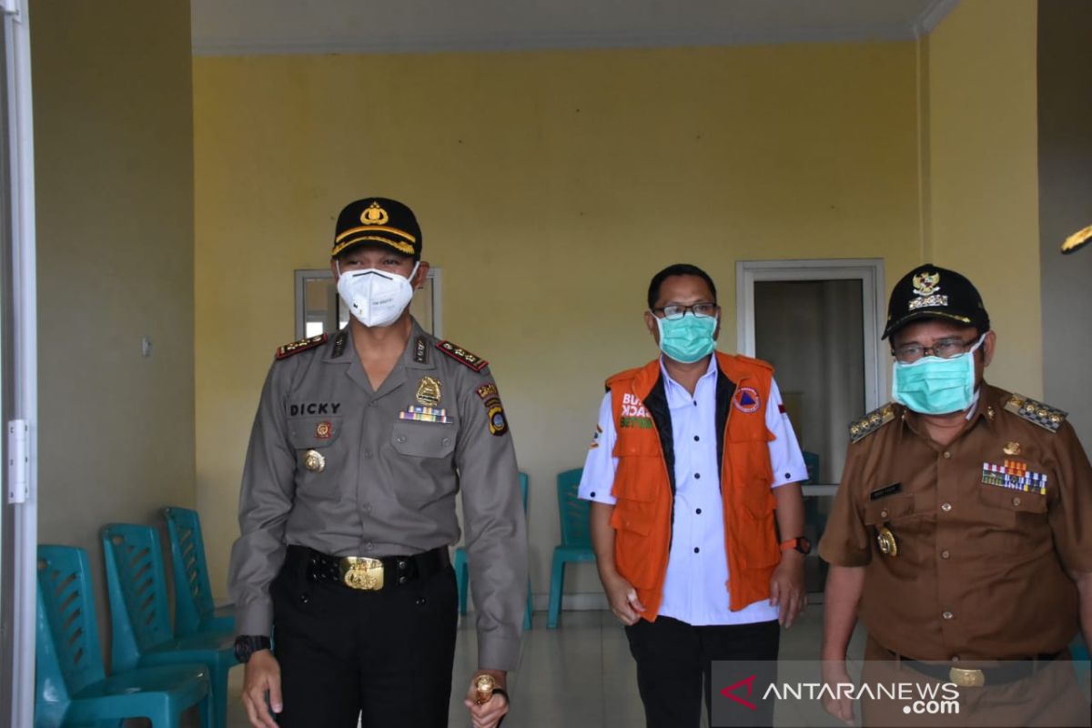 Pemkab-Polres Gorontalo Utara lakukan penyemprotan disinfektan area publik