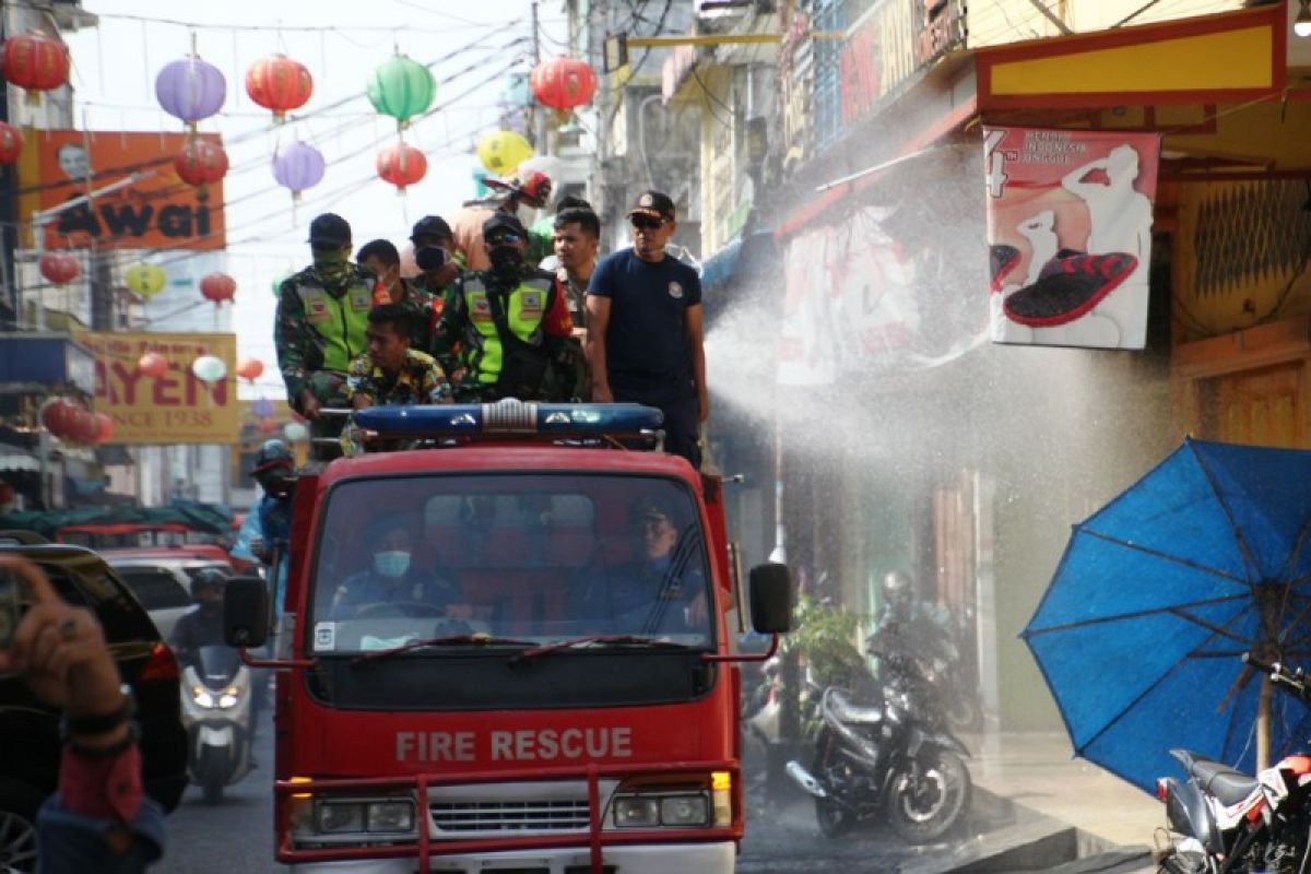 Lagi, ruas jalan Kota Pematangsiantar disiram disinfektan