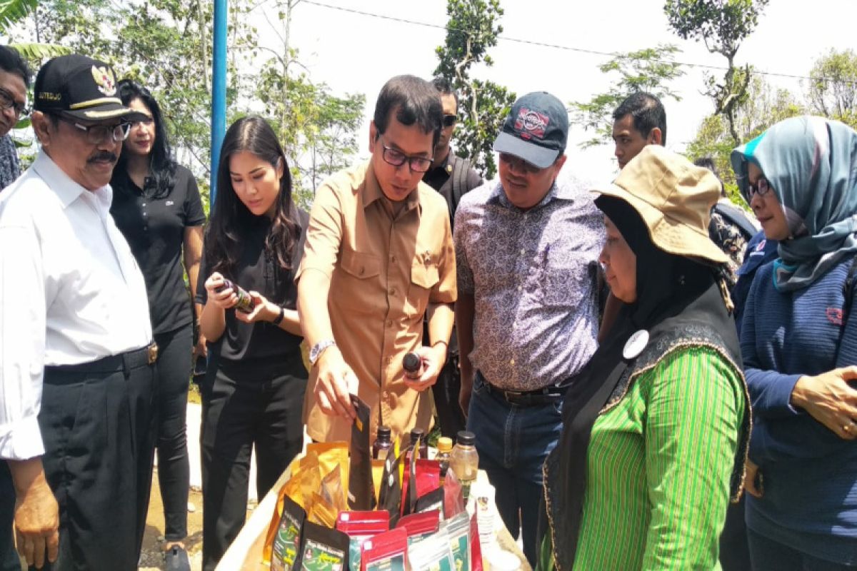 Kulon Progo diminta menambah fasilitas "glamping" di Bukit Menoreh