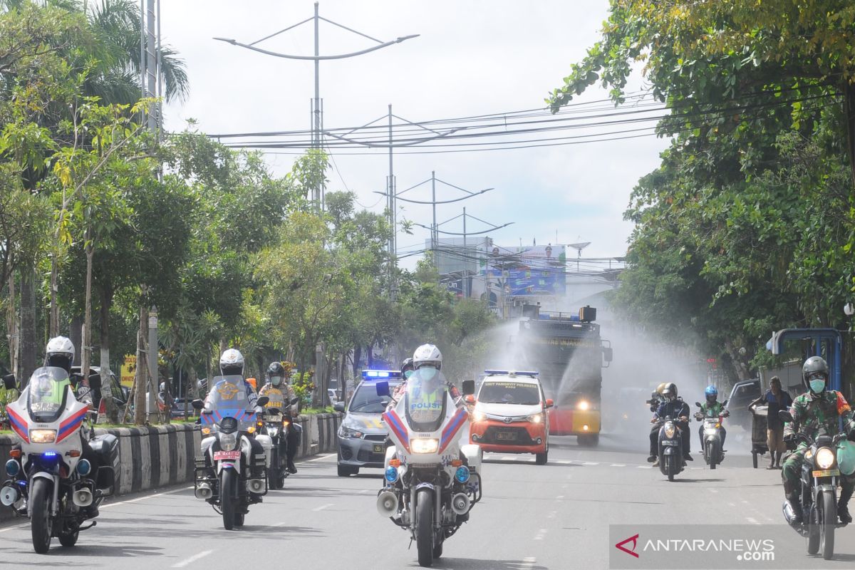 Wilayah Kota Banjarmasin disemprot disinfektan cegah penyebaran COVID-19