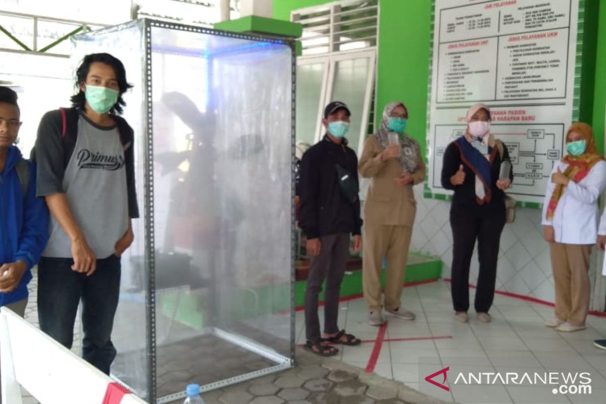 Pecinta lingkungan Kaltim bikin disinfektan dari sulingan daun sirih