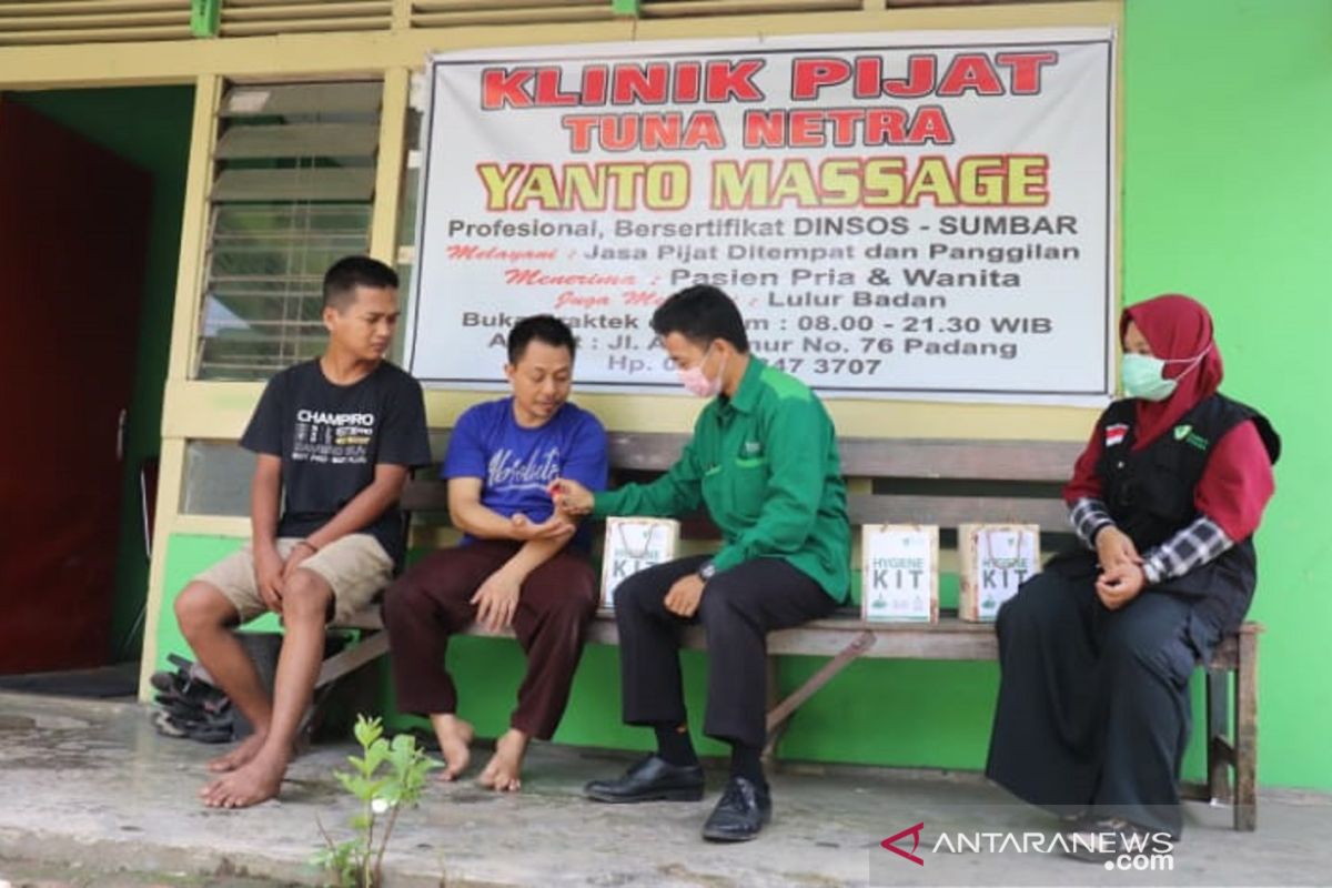 Dompet Dhuafa Singgalang bagikan paket "Hygiene Kit" ke Klinik Pijat Tunanetra cegah penularan COVID-19