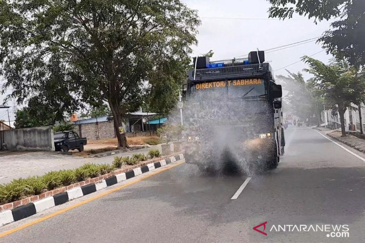 Tim gabungan Aman Nusa II Polres Bangka semprotan disinfektan secara massal