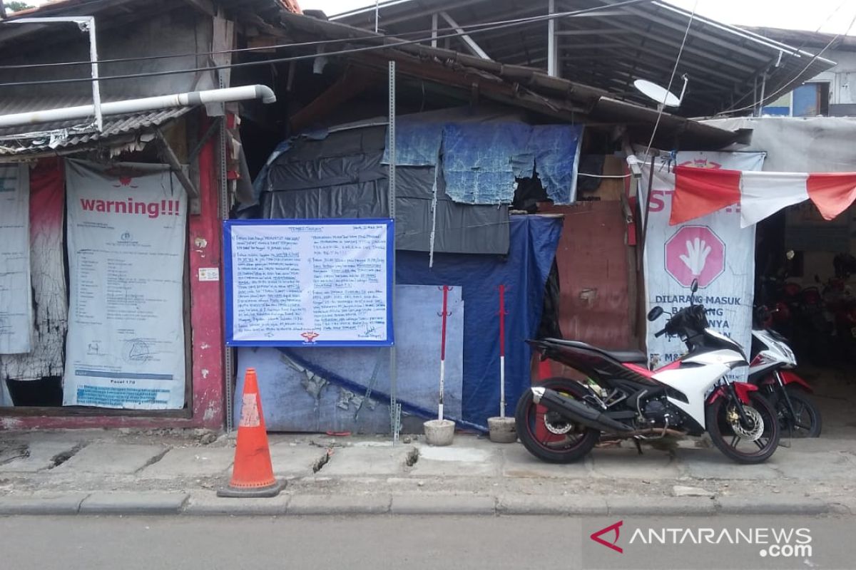 Penagih utang alih profesi jaga parkir karena sepi permintaan