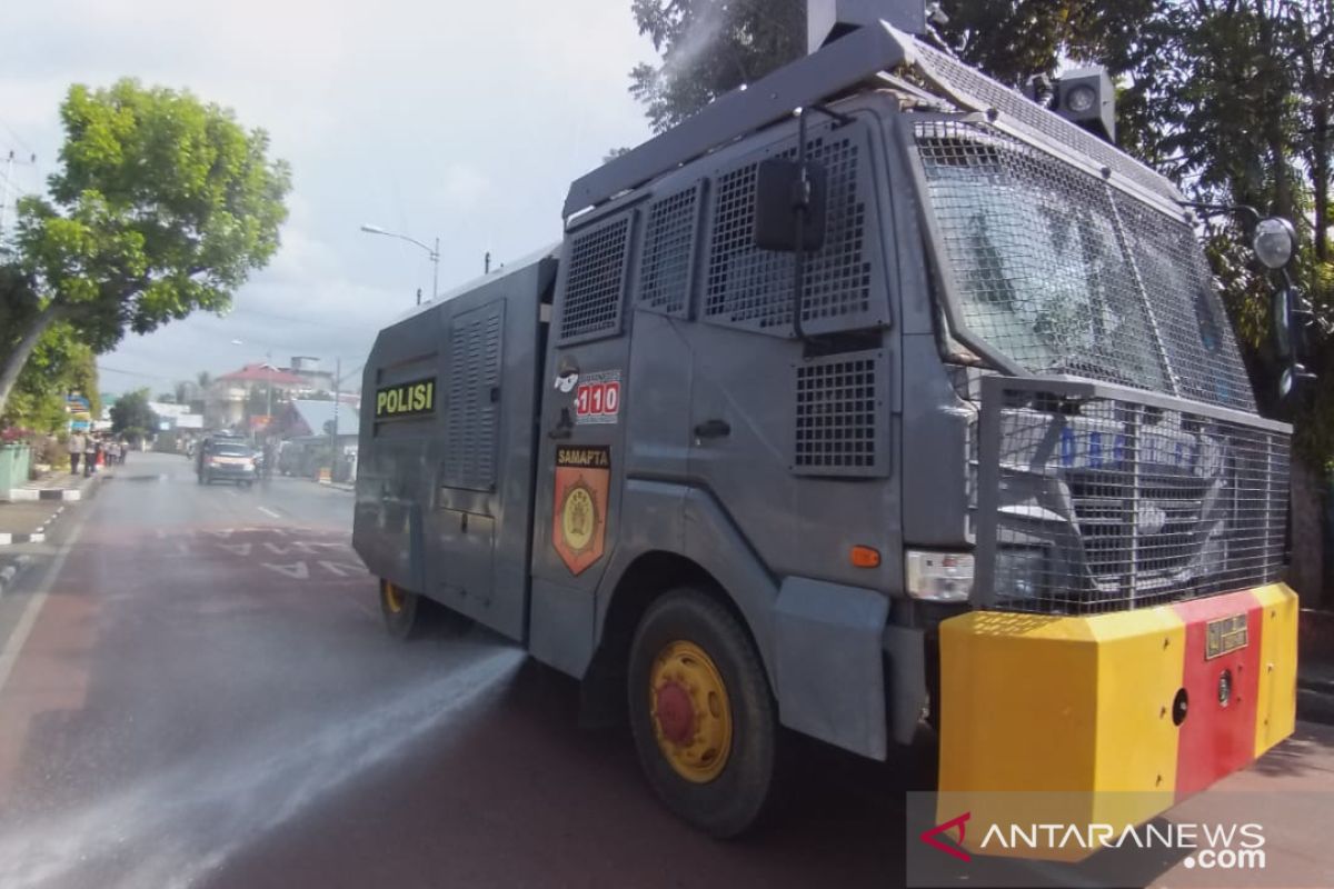 Polres Solok Kota kembali semprotkan disinfektan di belasan titik cegah COVID-19