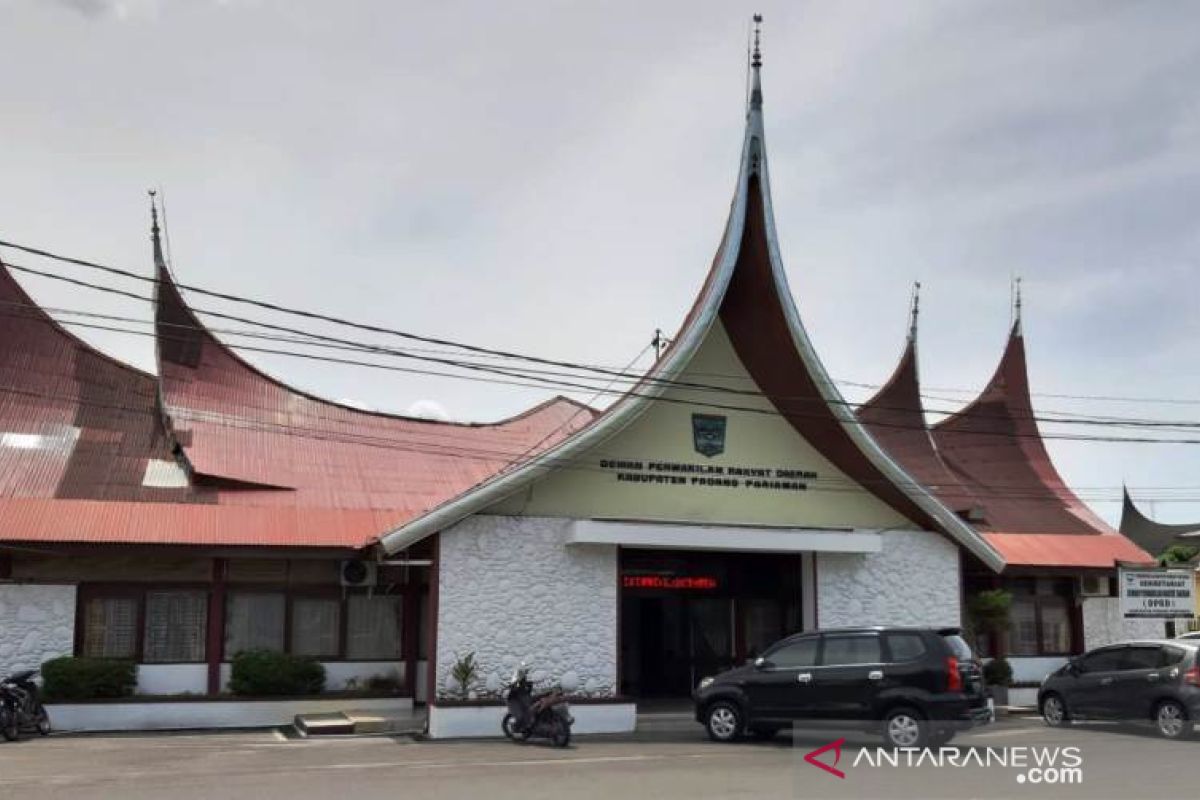 Dua pegawai honorer di Padang Pariaman diduga berbuat mesum di toilet kantor DPRD