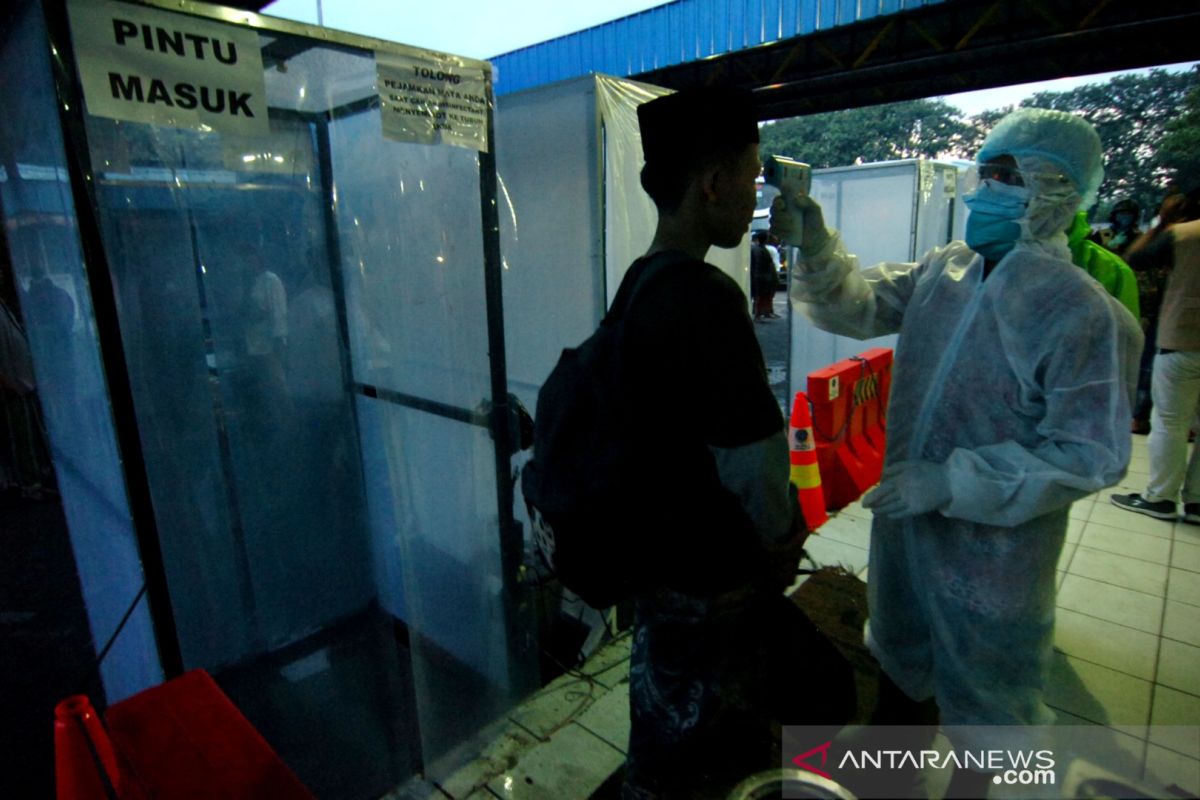 Santri dan pekerja migran yang pulang ke Badung terus dipantau