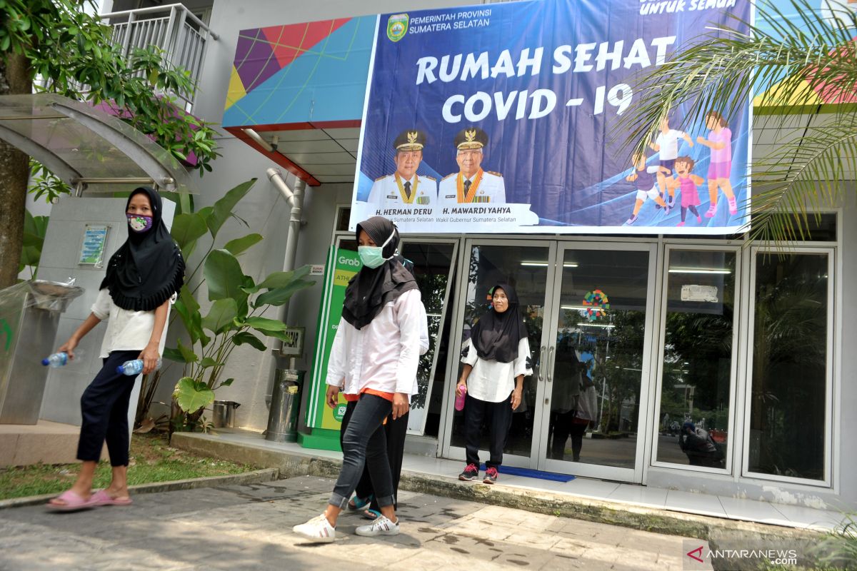 Setelah pulang dari Singapura, 56 orang TKI ini jalani karantina di Wisma Atlet  Jakabaring Palembang