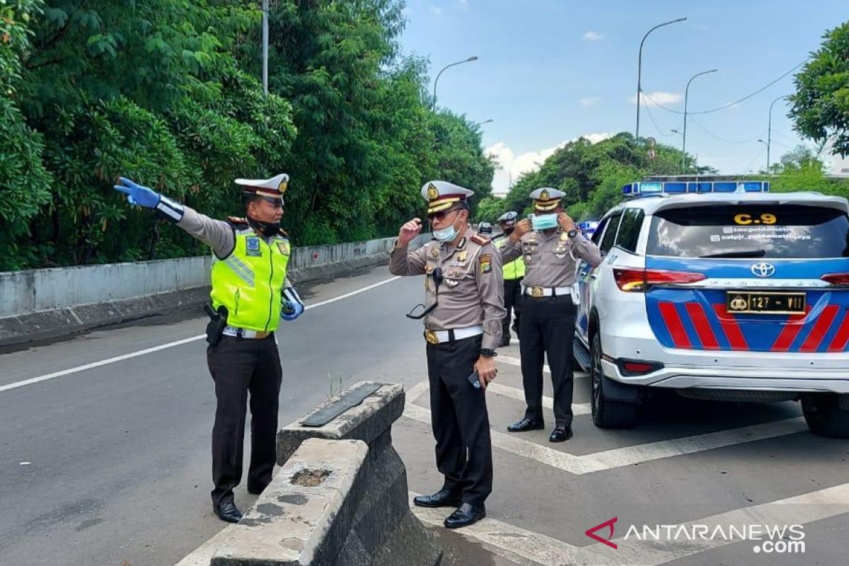 Patroli di beberapa kawasan Jakarta, polisi imbau warga yang berkumpul