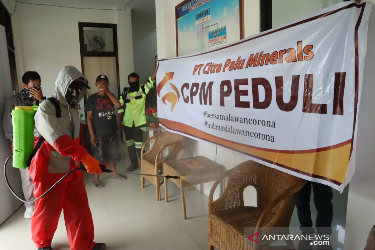 CPM gencar lakukan penyemprotan desinfektan cegah wabah COVID-19 di Palu