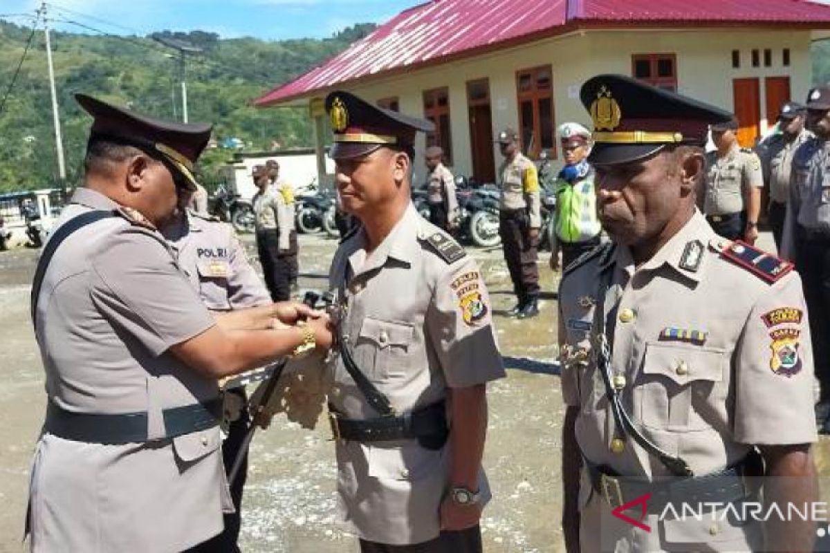 Kapolres Tolikara pimpin sertijab dua pejabat polres