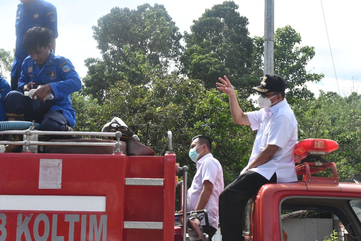 Cegah Covid-19, Bupati Kolaka Timur pimpin penyemprotan disinfektan