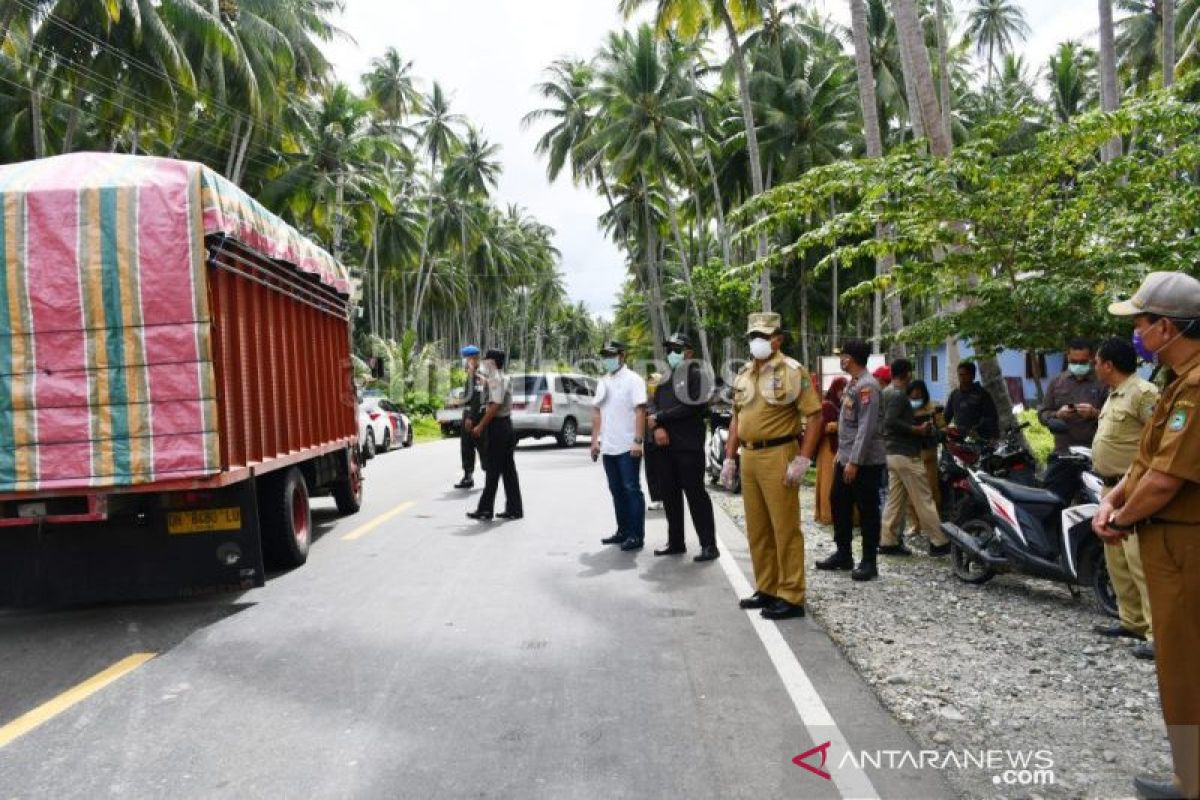 Bupati Poso kunjungi wilayah perbatasan bagikan APD