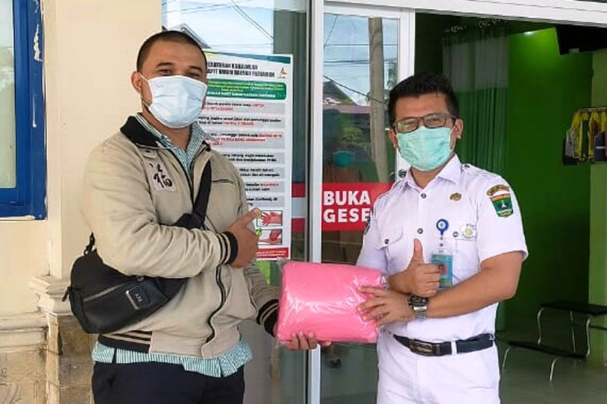 Piaman artists and PKK in Padang Pariaman fight COVID-19, make PPE  to help Regional Public Hospital