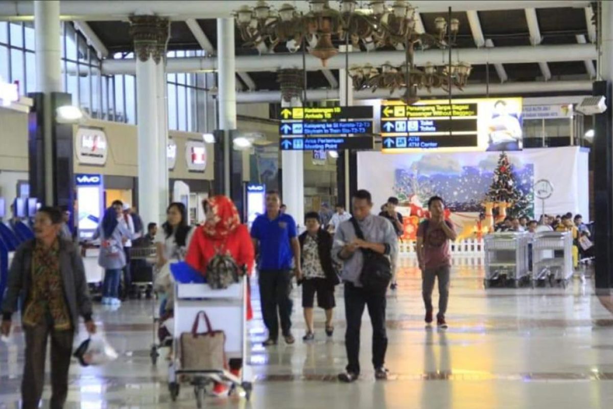 Akibat corona, penumpang bandara AP II turun 4,84 persen