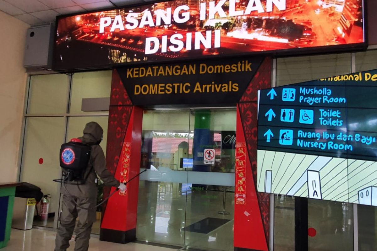 Polda Sulut lakukan disinfeksi  Bandara Sam Ratulangi