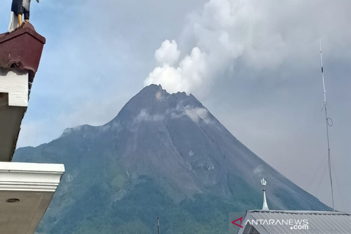 Gunung Merapi kembali meletus