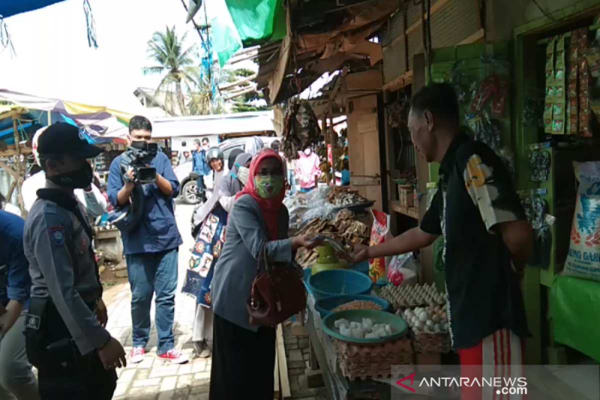 PD IAI Sultra bagikan 1.000 masker pada pedagang di Kendari