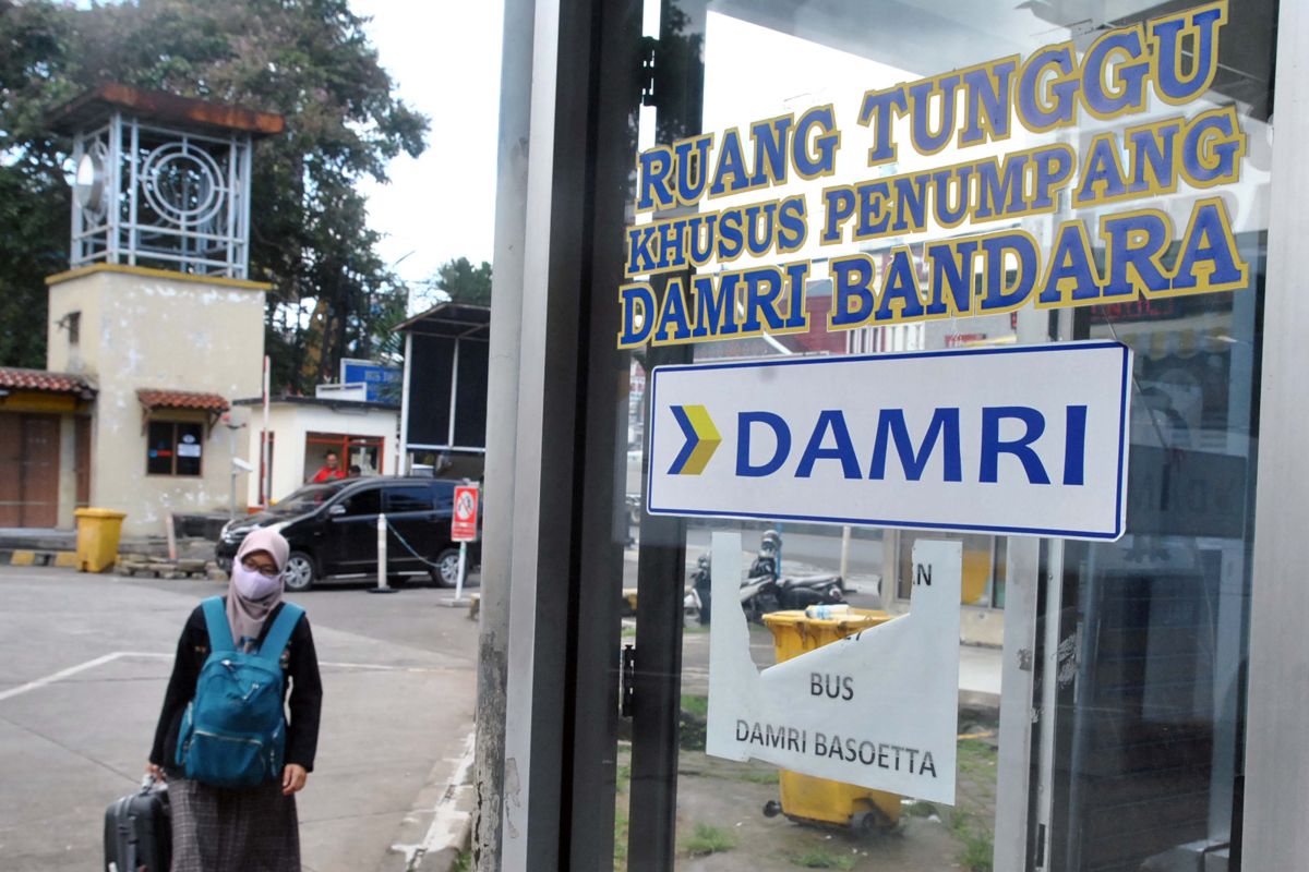 Perum Damri akan memberlakukan kewajiban penumpang mengenakan masker pada 12 April
