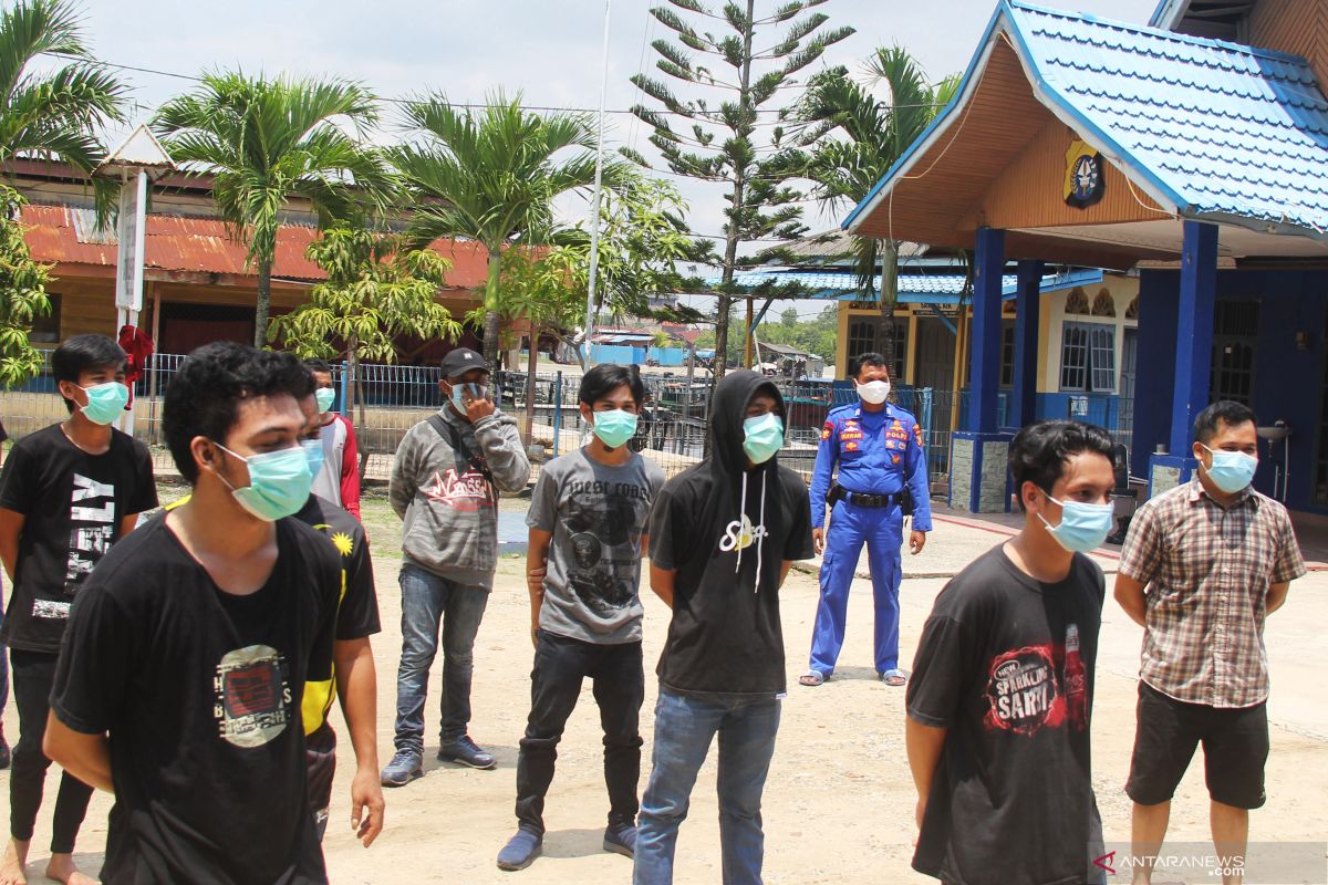 23 TKI ilegal asal Aceh diamankan TNI jalani rapid test di Dumai