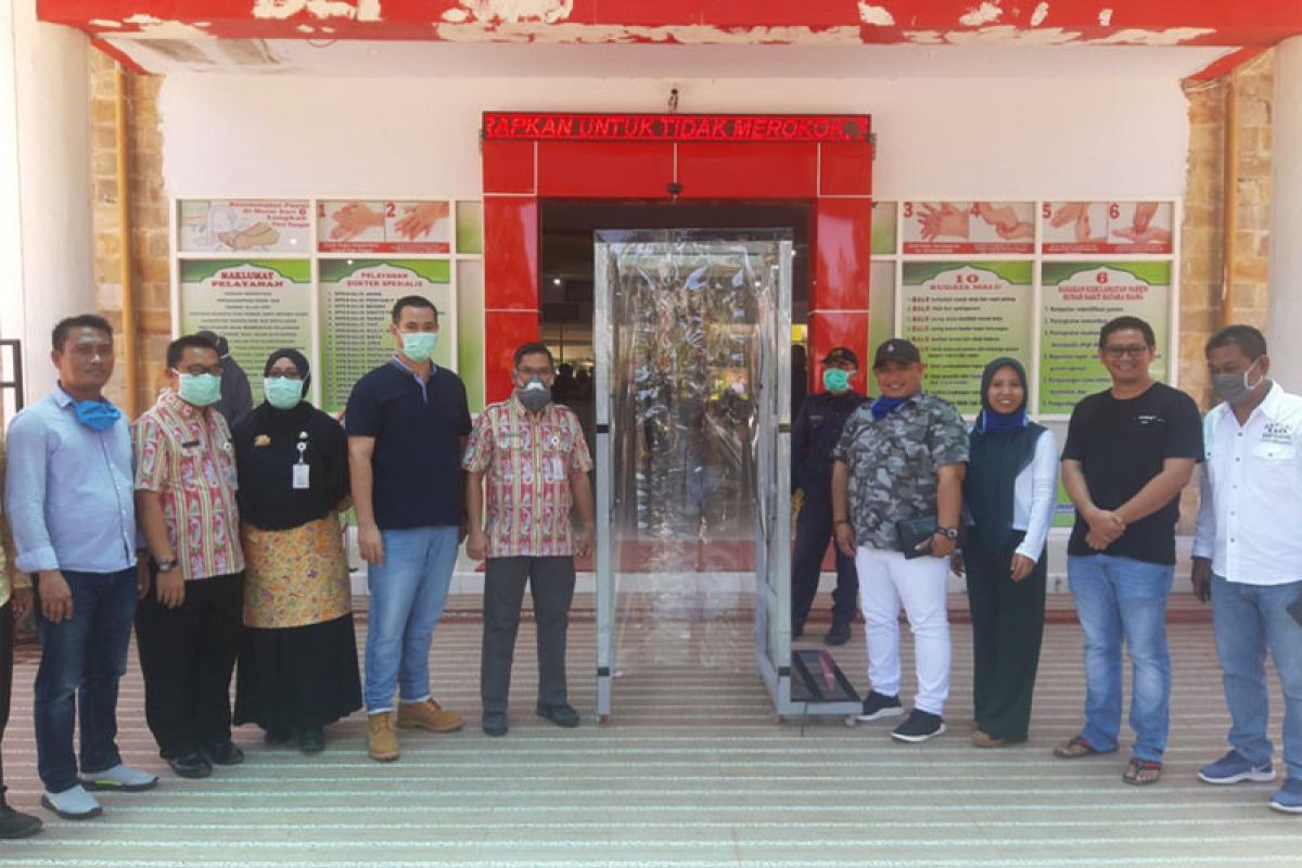 Keluarga Batara beri bantuan bilik sterilisasi kepada RS Batara Siang