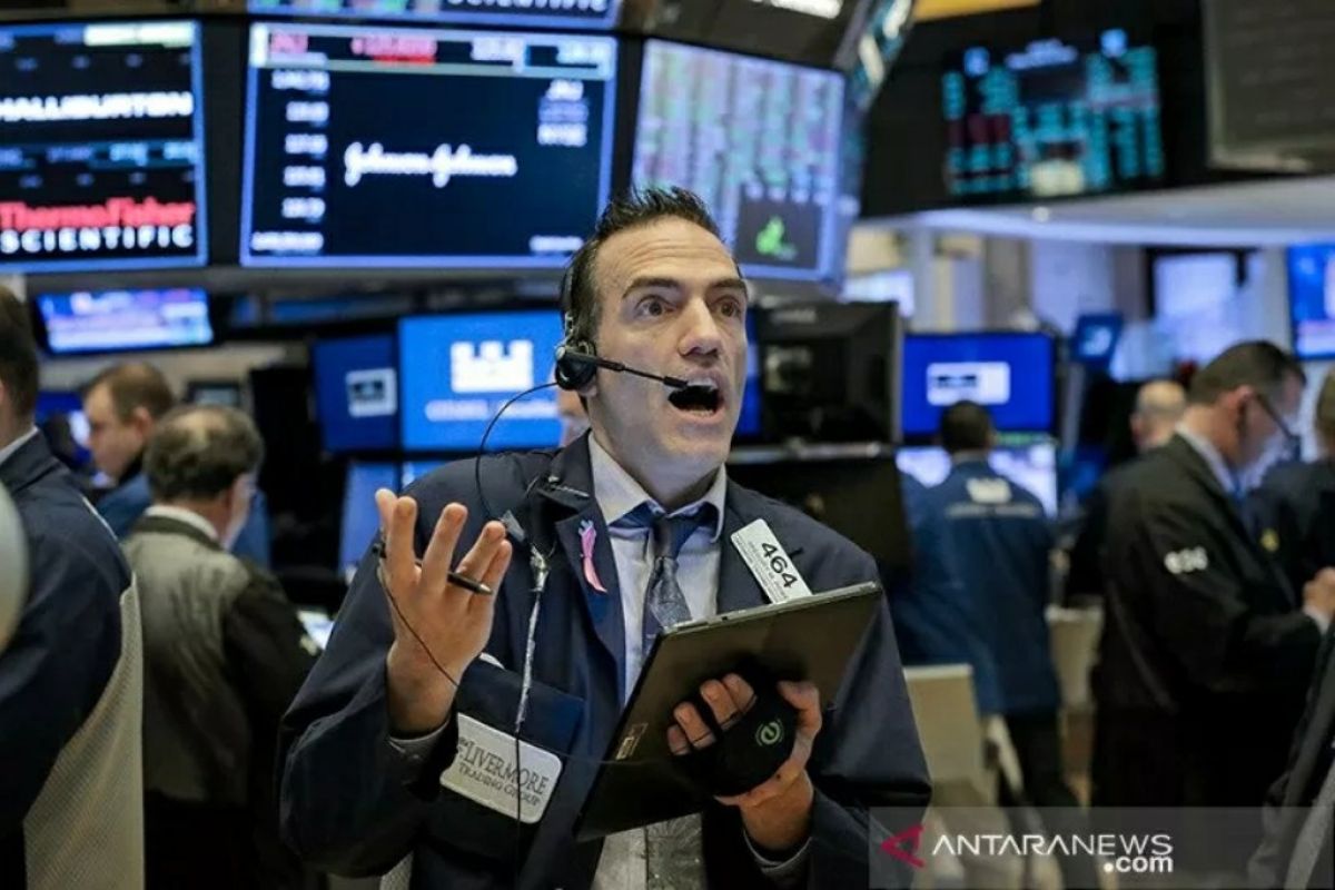 Wall Street tumbang,  kecemasan terhadap corona kian dalam